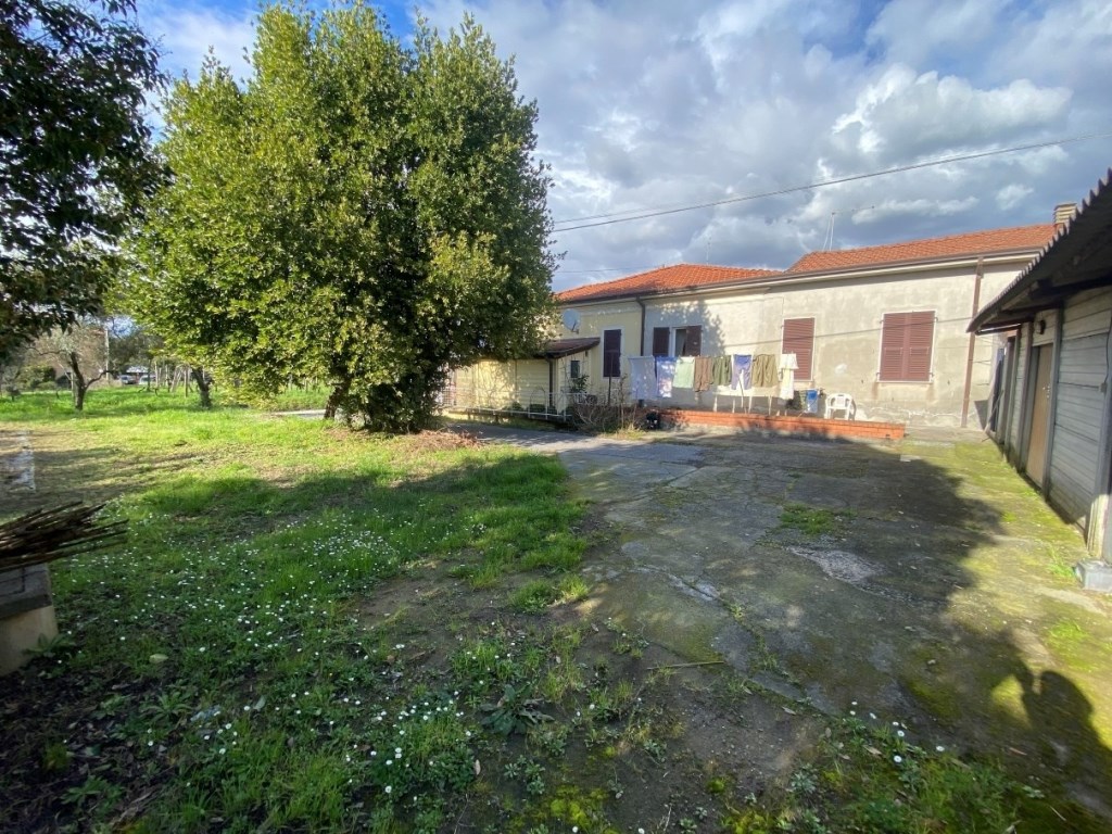 Porzione di Casa in vendita a Castelnuovo Magra via Borgolo, 79