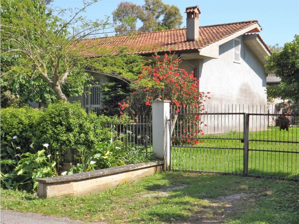 Casa Indipendente in vendita a Cisterna di Latina via Piano Rosso