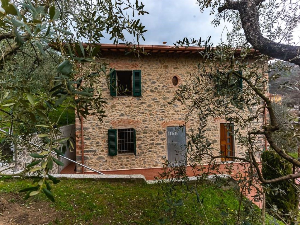 Villa in vendita a Massa e Cozzile via Provinciale Colligiana