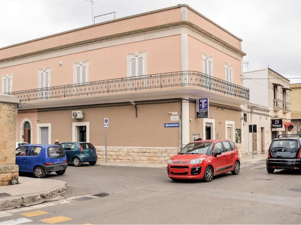 Appartamento in vendita a Mesagne via Marconi ang. Via g. Carducci