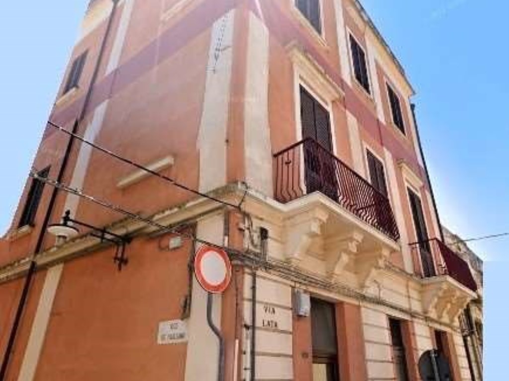Palazzo in vendita a Brindisi via Lata 106