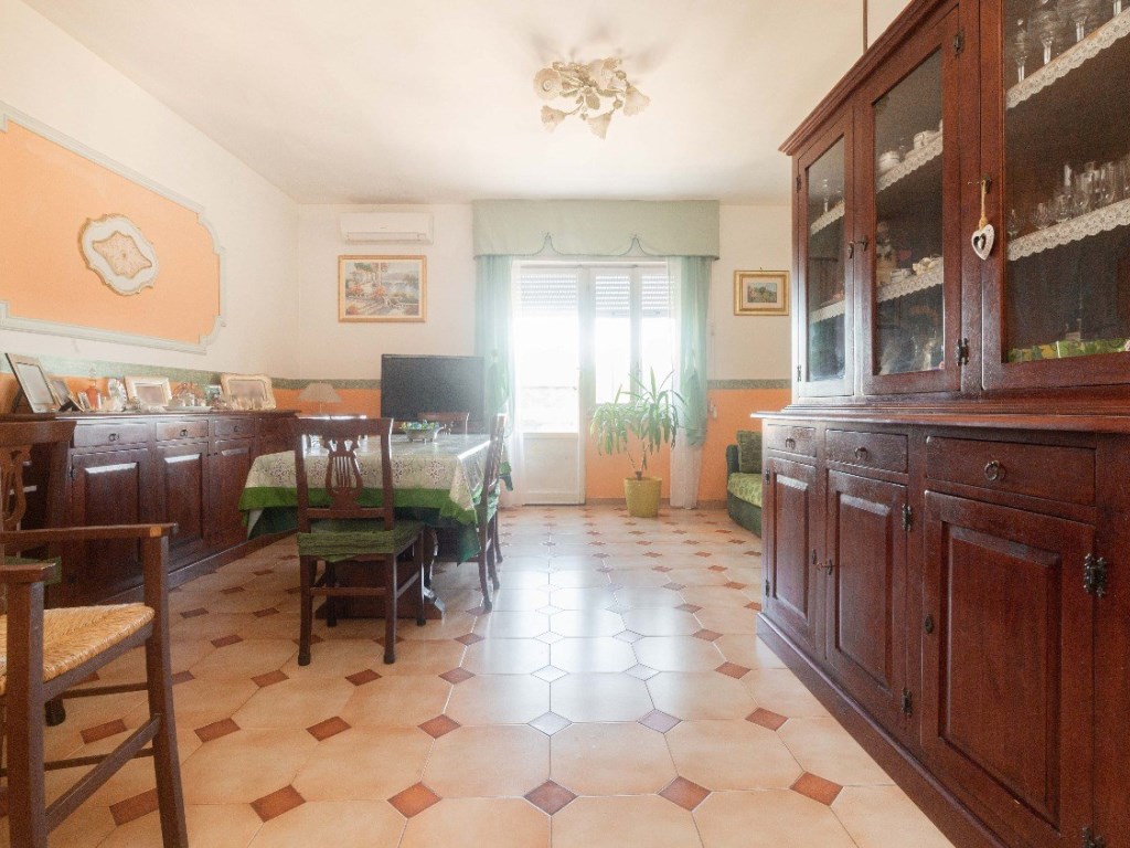 Appartamento in vendita a Roma via renato massa, 58