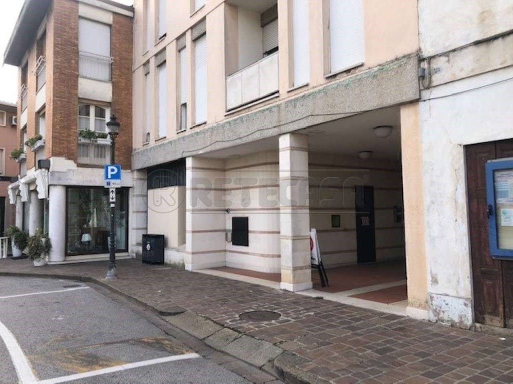 Ufficio in vendita a Camisano Vicentino piazza Umberto I, 11
