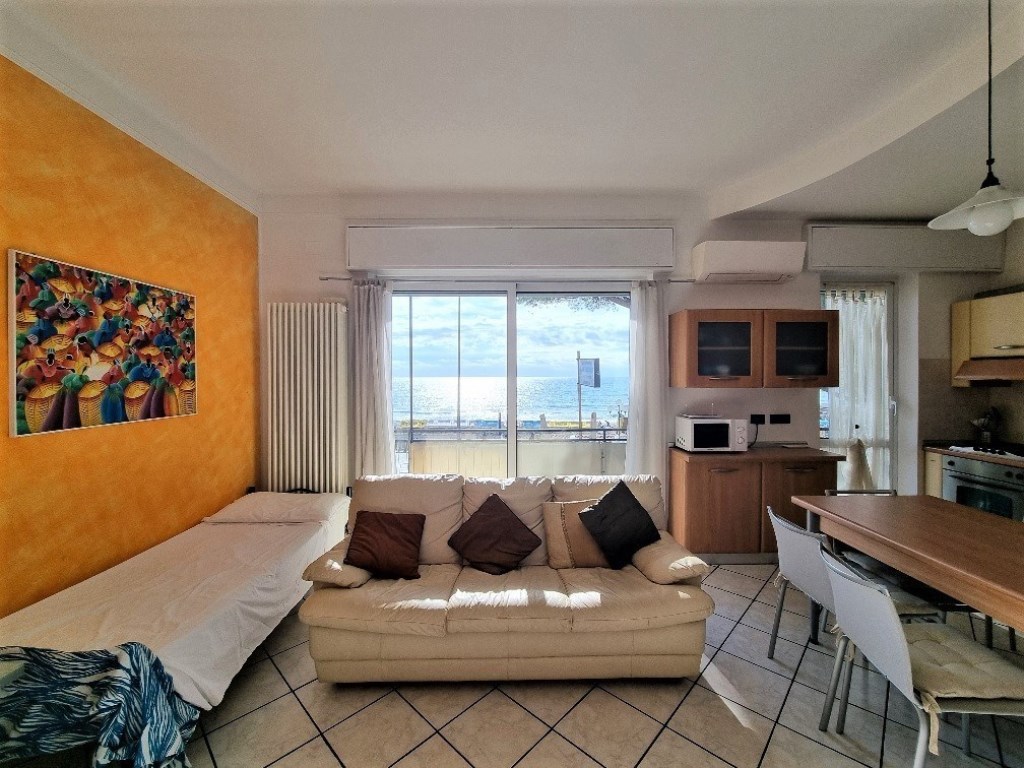 Appartamento in vendita a Diano Marina corso Giuseppe Garibaldi, 46
