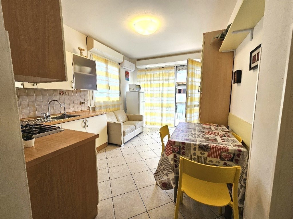 Appartamento in vendita a San Bartolomeo al Mare via aurelia , 196