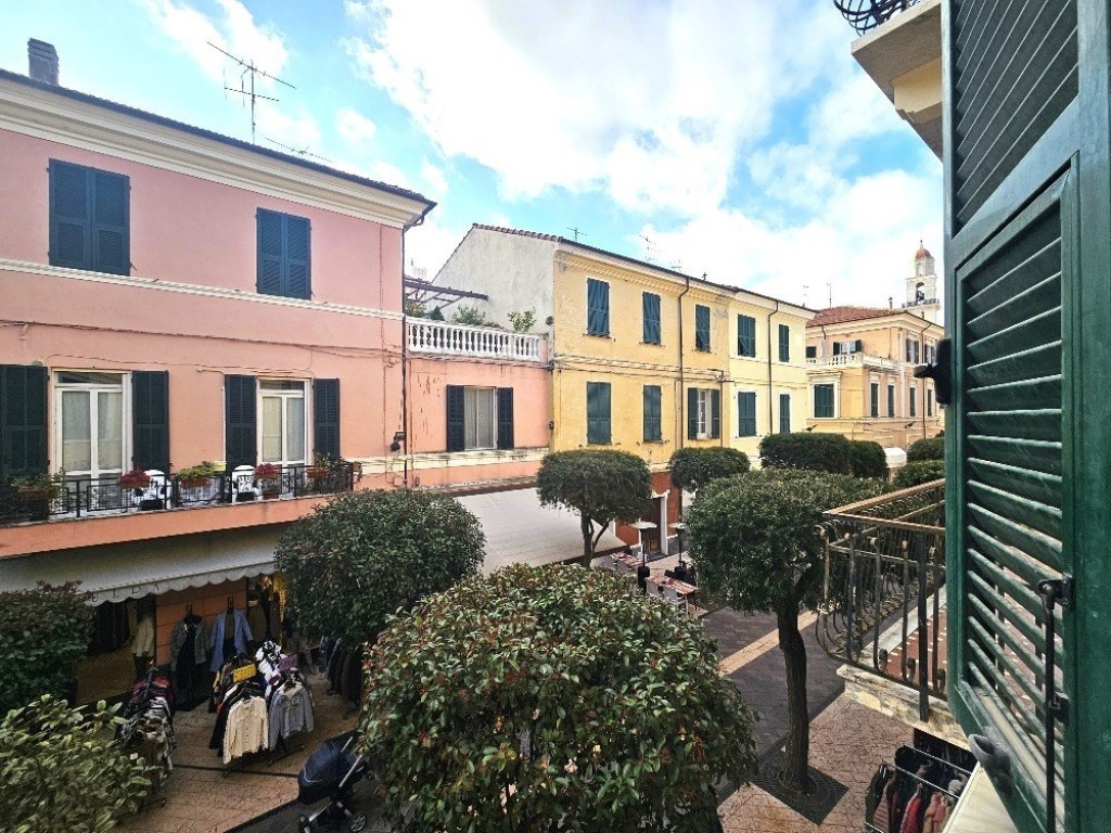 Appartamento in vendita a Diano Marina via Genova,
