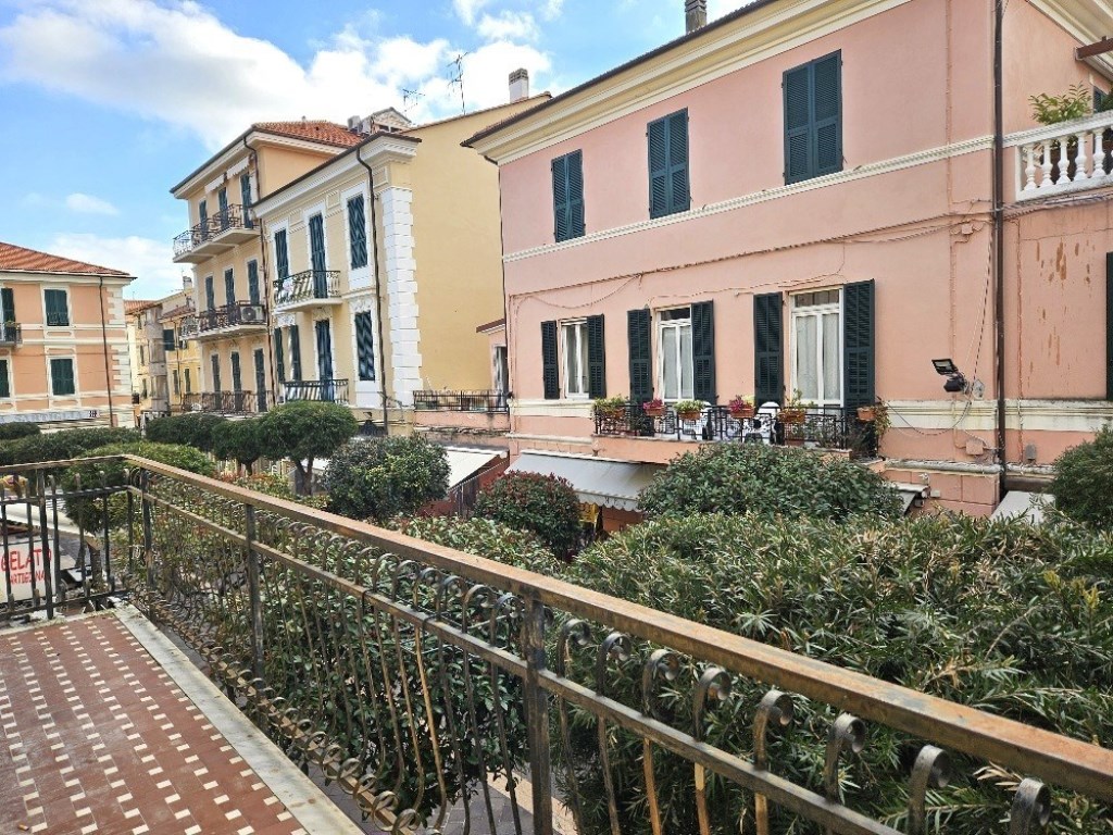 Appartamento in vendita a Diano Marina via Genova,