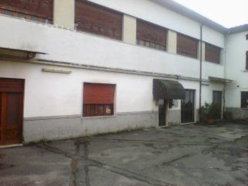 Capannone Industriale in vendita a Quarrata via Larga