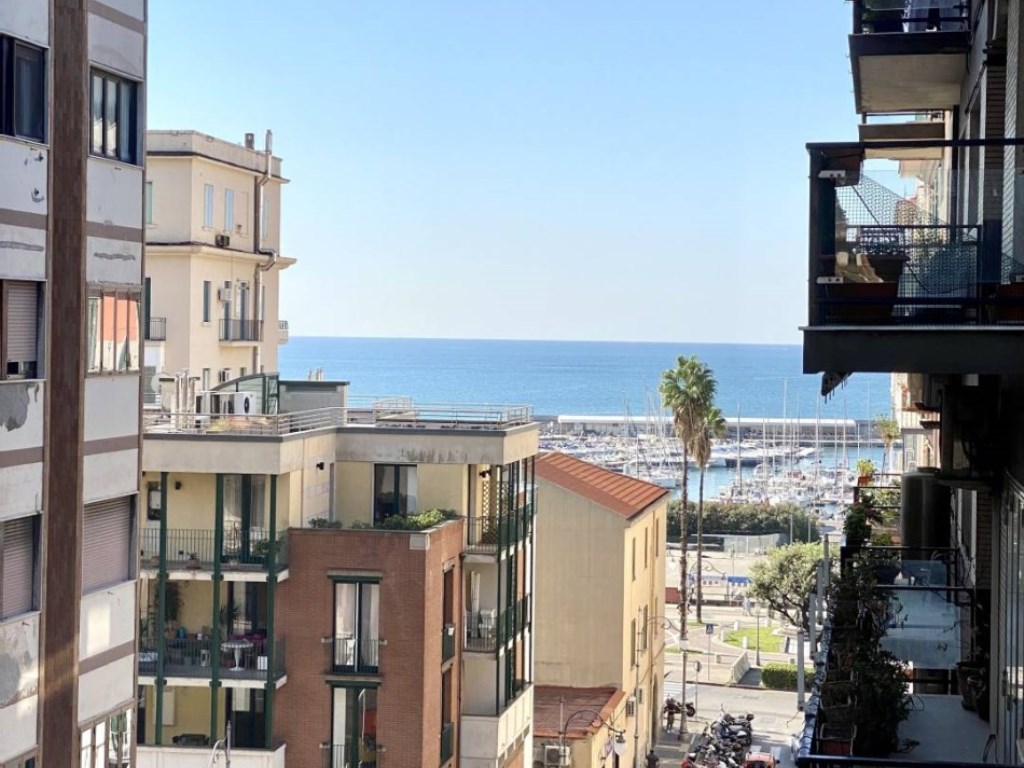 Appartamento in vendita a Salerno corso V.Emanuele 69
