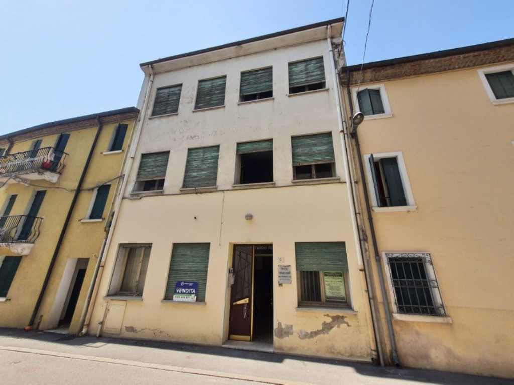 Palazzo in vendita a Rovigo via Giordano Bruno, 6