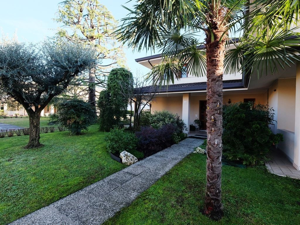 Villa a Schiera in vendita a Roveredo in Piano via Dante 36, Roveredo in Piano