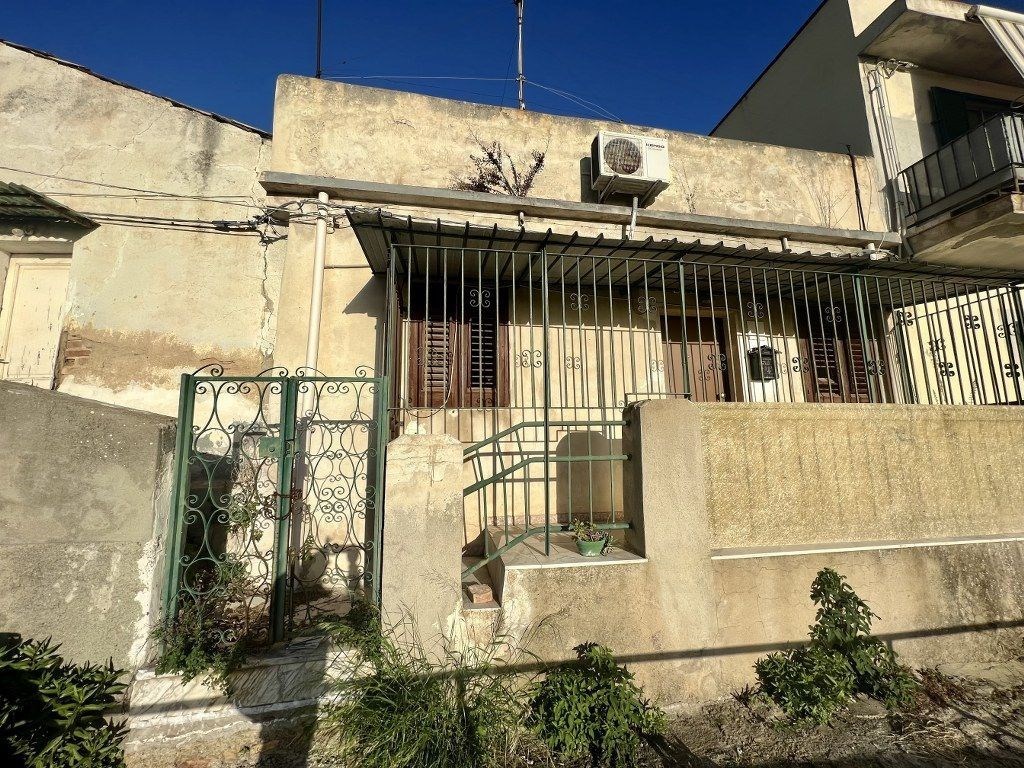 Casa Indipendente in vendita a Reggio di Calabria via casalotto