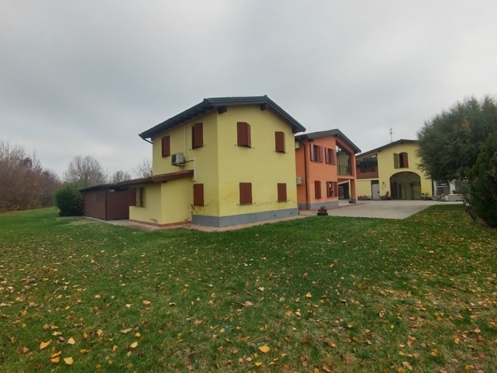 Porzione di Casa in vendita a Modena via di Villanova, 470