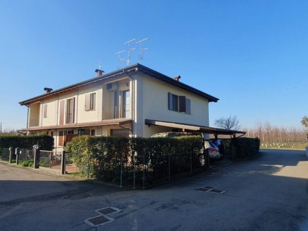 Villa a Schiera in vendita a Castelfranco Emilia via Cassola di Sotto, 36