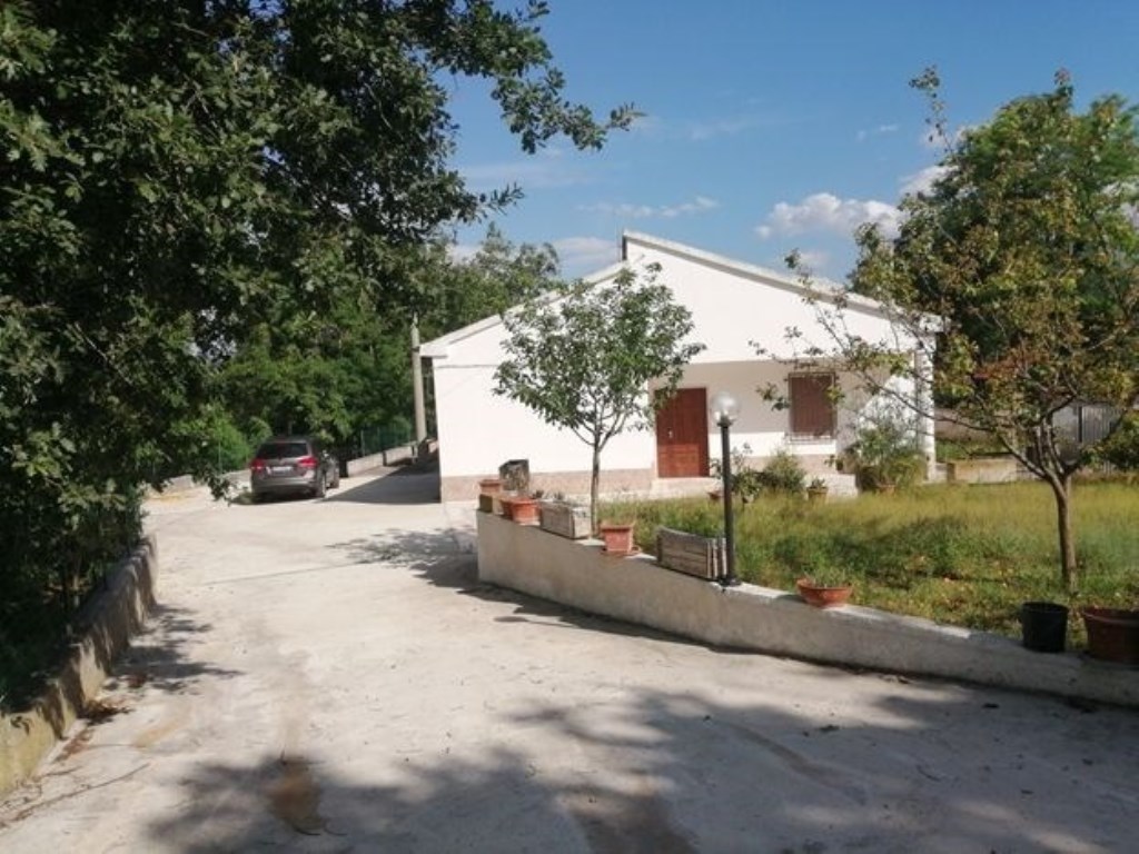 Casa Indipendente in vendita a Rosciano contrada Lavatoio 3
