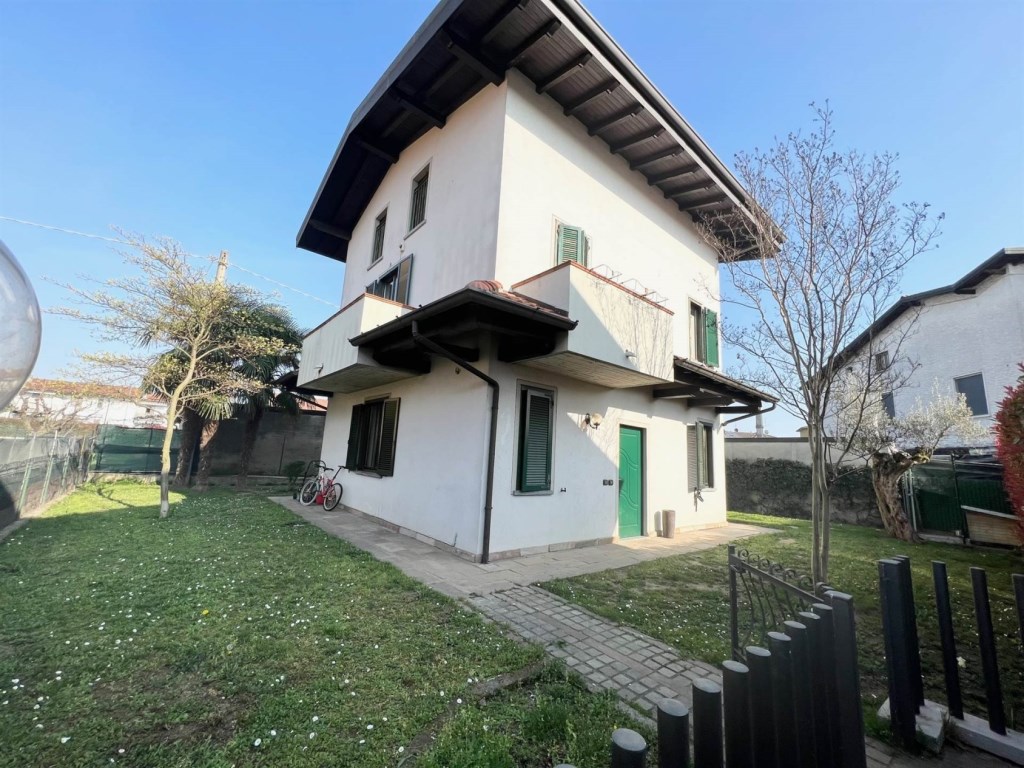 Villa in vendita a Cologno al Serio via einaudi 4