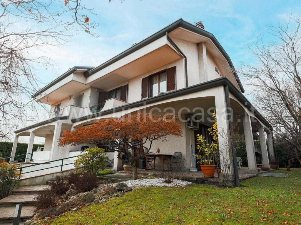 Villa Bifamiliare in vendita a Trezzano Rosa via Garibaldi 26