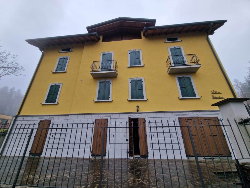 Villa in vendita a Selvino via Cardo 64