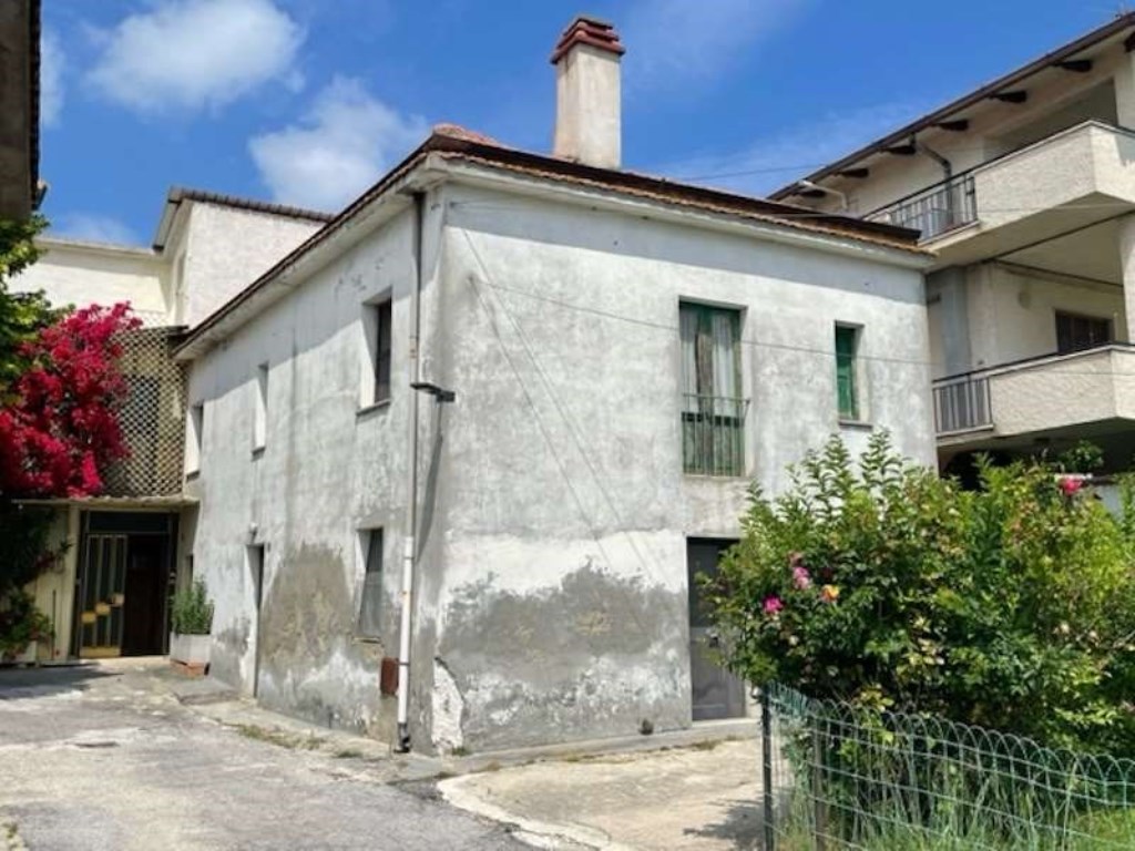 Porzione di Casa in vendita a Torrevecchia Teatina via Palazzo 38