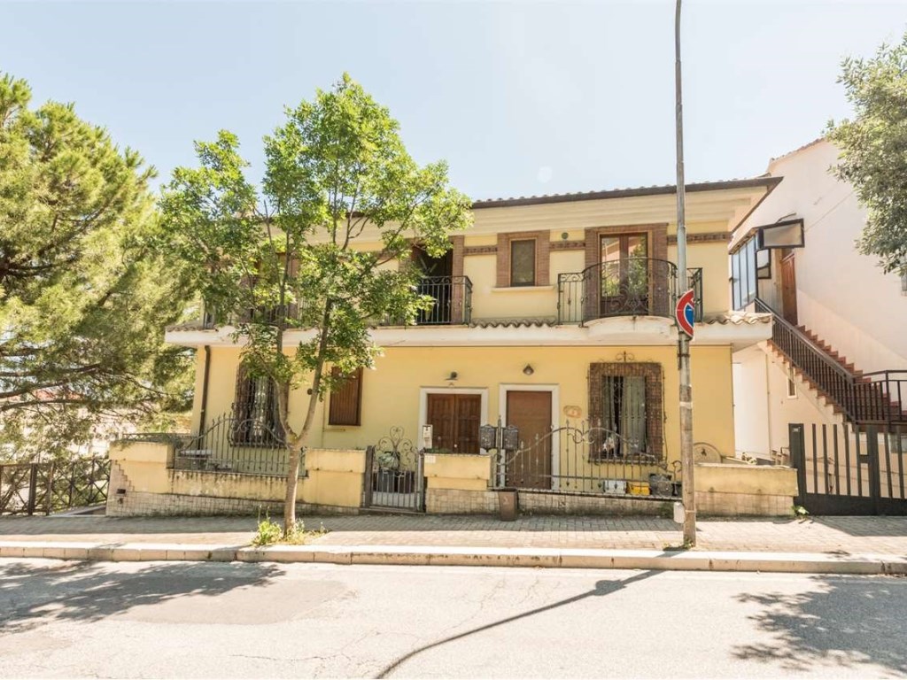 Appartamento in vendita a Loreto Aprutino via Cappuccini 15
