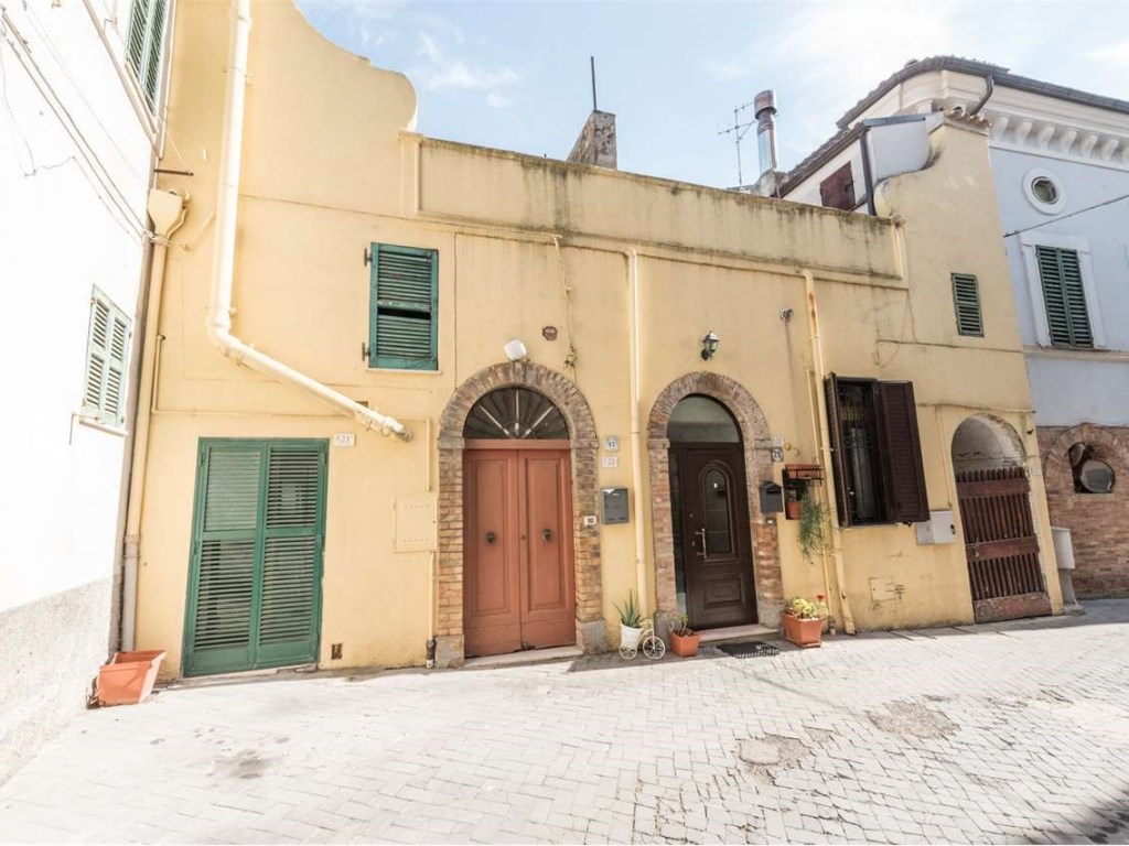 Appartamento in vendita a Loreto Aprutino via Battisti 25