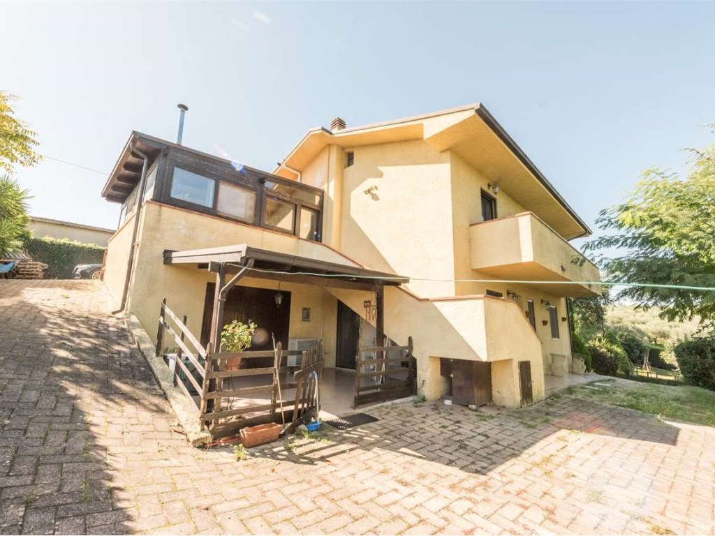 Villa Bifamiliare in vendita a Collecorvino via campotino 35 a
