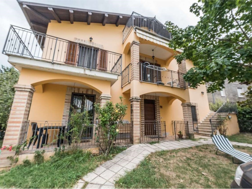 Appartamento in vendita a Collecorvino via Milano