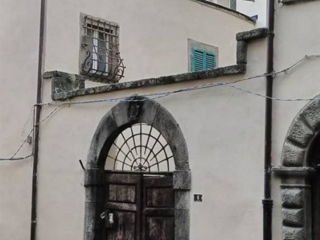Palazzo in vendita a Castel del Piano