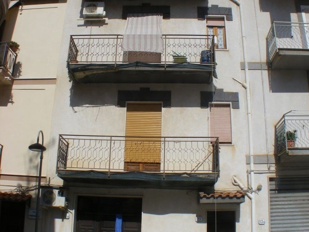 Casa Indipendente in vendita a Campofelice di Roccella piazza Commercio