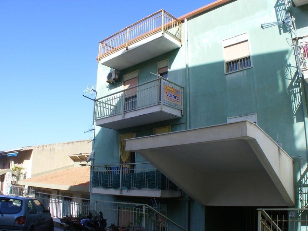 Appartamento in vendita a Campofelice di Roccella via Belvedere n.14