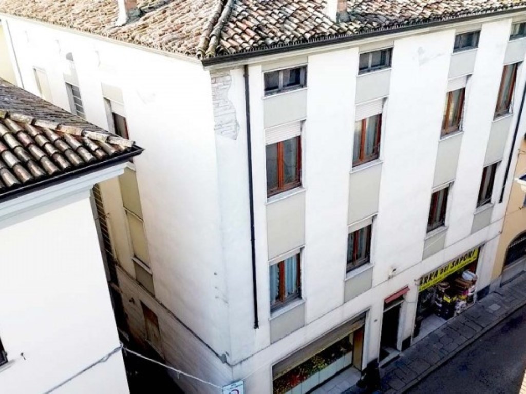 Palazzo in vendita a Fiorenzuola d'Arda