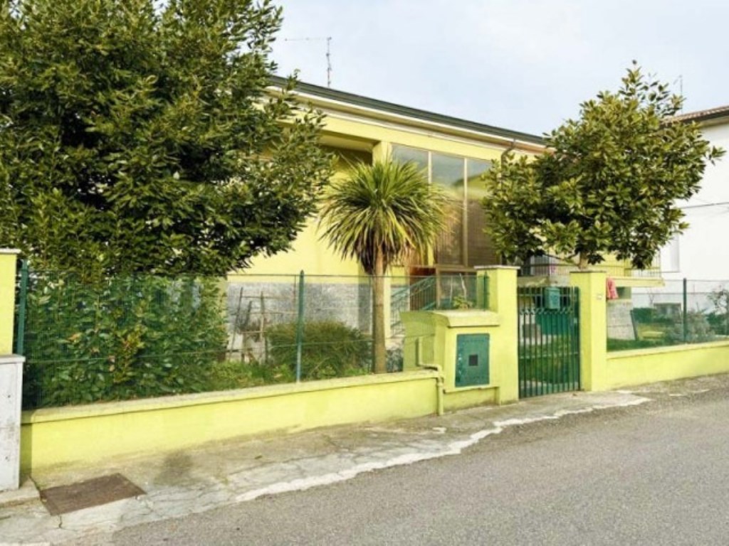 Villa in vendita a Fiorenzuola d'Arda