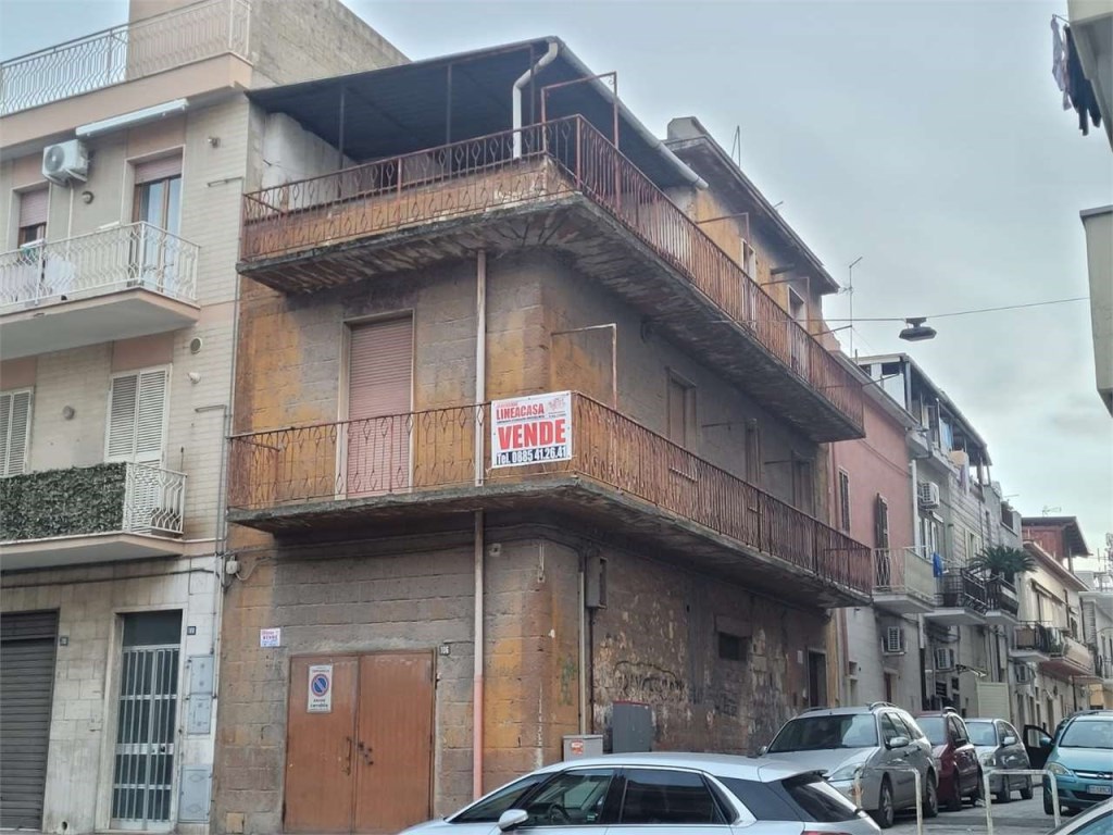 Palazzo in vendita a Cerignola via galliano 102