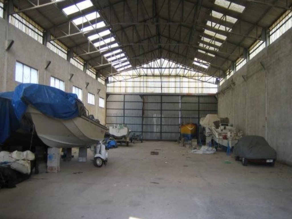Capannone Industriale in vendita a Palau località Liscia Culumbra