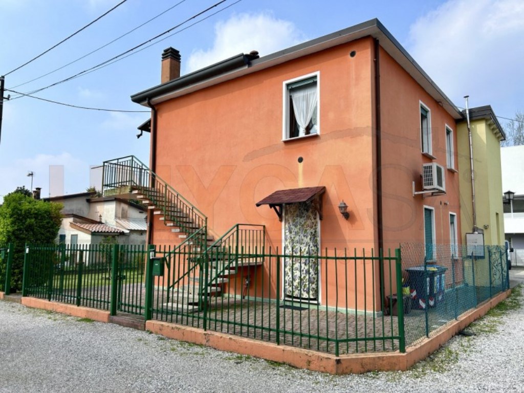 Porzione di Casa in vendita a Padova via Ponticello
