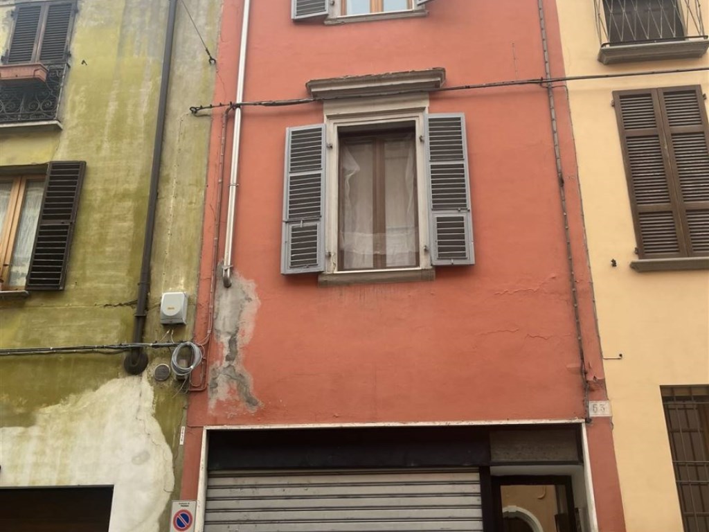 Casa a Schiera in vendita a Piacenza via gaspare landi 53