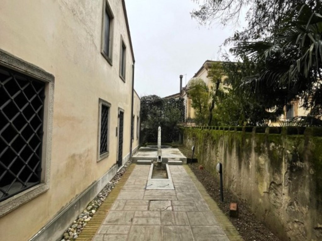 Casa Indipendente in vendita a Padova corso Vittorio Emanuele II 161