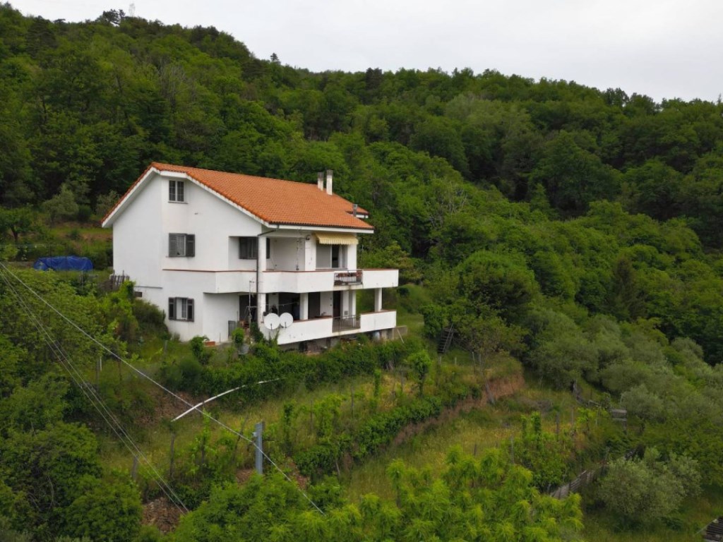 Porzione di Casa in vendita a Vado Ligure
