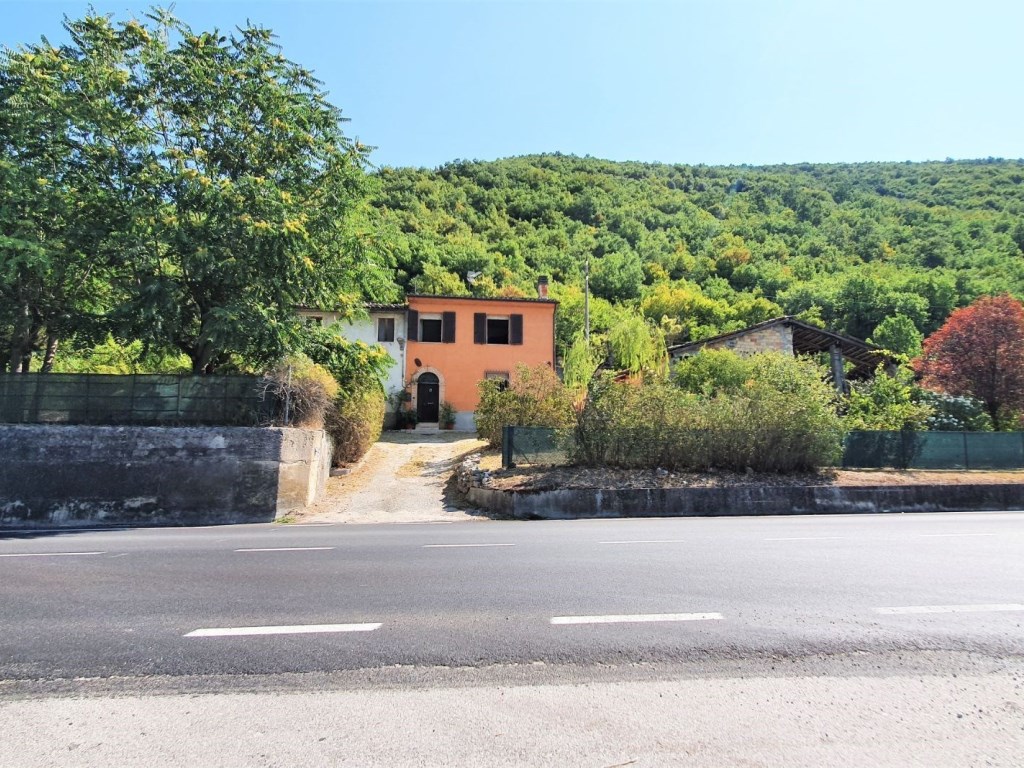 Casa Indipendente in vendita a Fabriano frazione Borgo Tufico