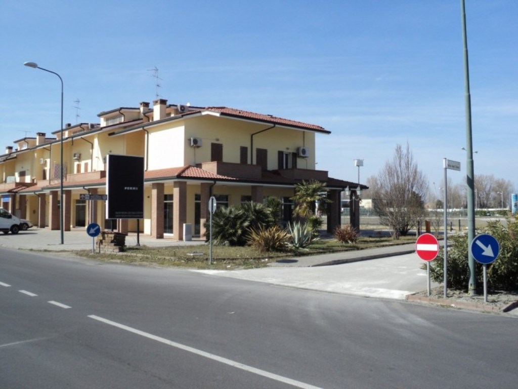 Negozio in vendita a Comacchio viale leopardi 189