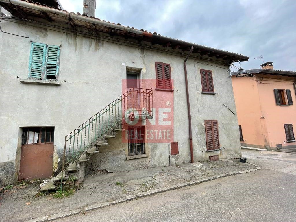 Casa a Schiera in vendita a Monticello Brianza via Luciano Manara 28