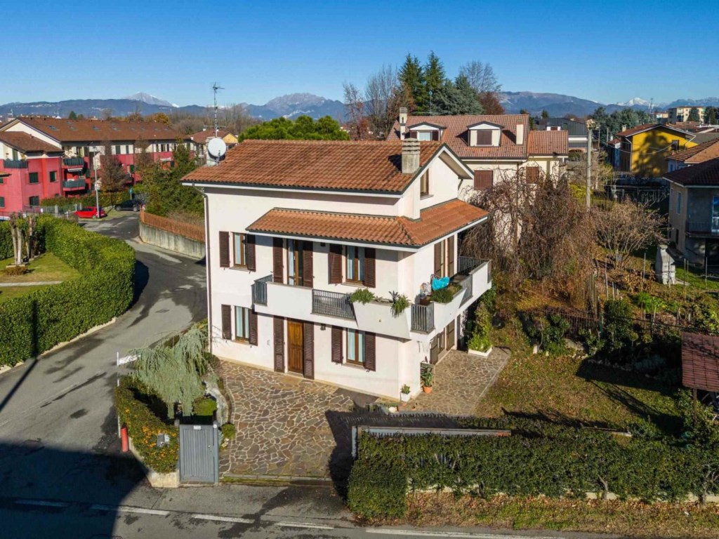 Villa in vendita a Bernareggio via Obizzone da Bernareggio 52