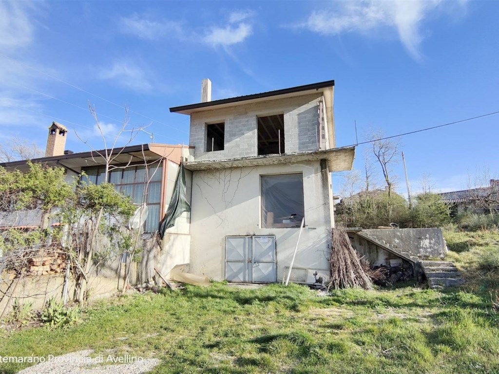 Casa Semindipendente in vendita a Castelvetere sul Calore strada statale 400