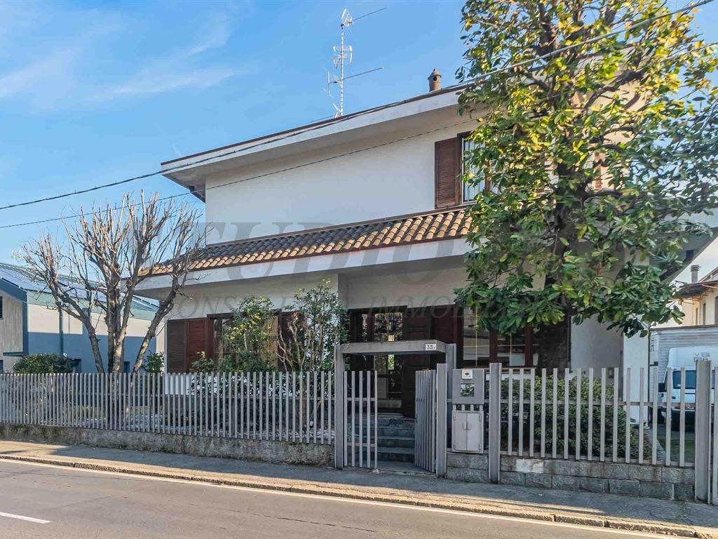 Villa in vendita a Cesano Maderno via Milano
