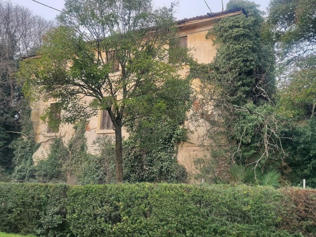 Rustico in vendita a Verona verona olivã¨,70