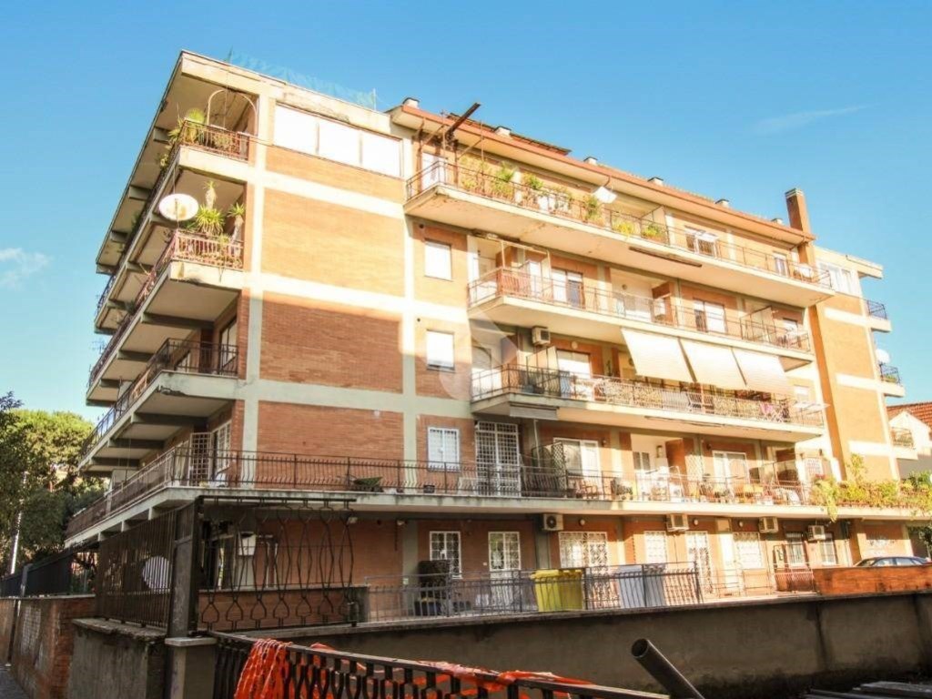 Appartamento in vendita a Pomezia via Filippo Re, 23