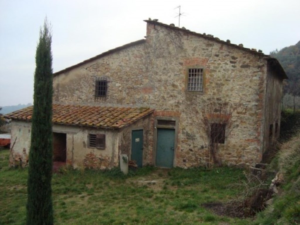 Casale in vendita a Monsummano Terme via Giacomo Matteotti,