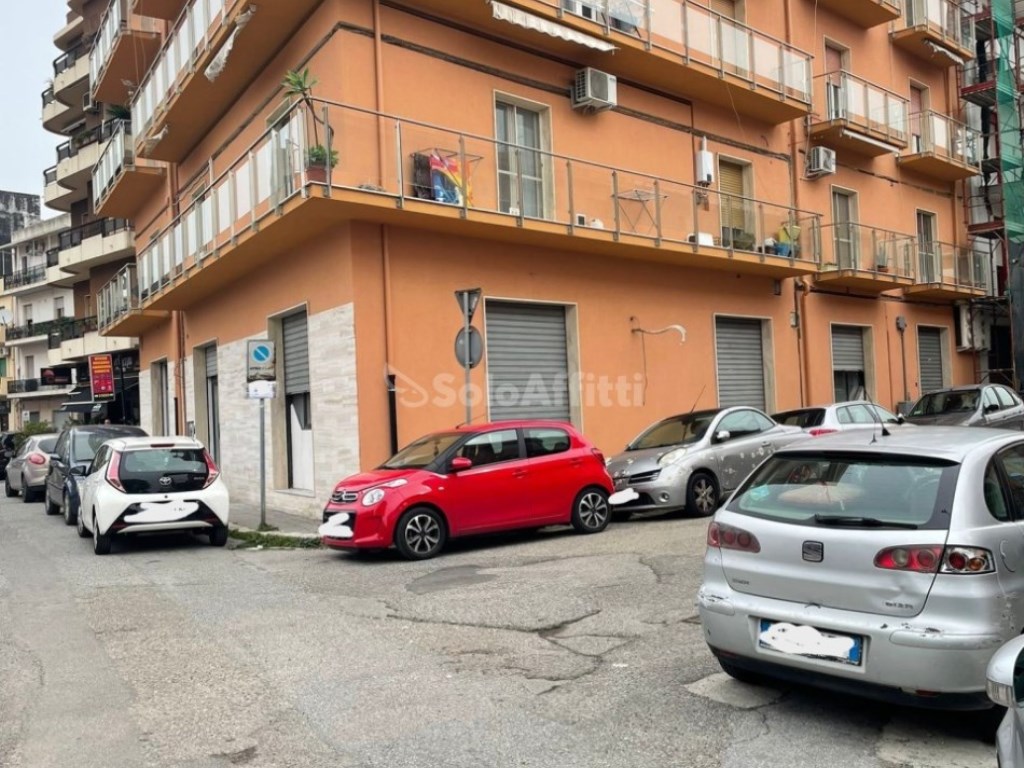 Negozio in affitto a Reggio di Calabria via Italo Alaimo, 35