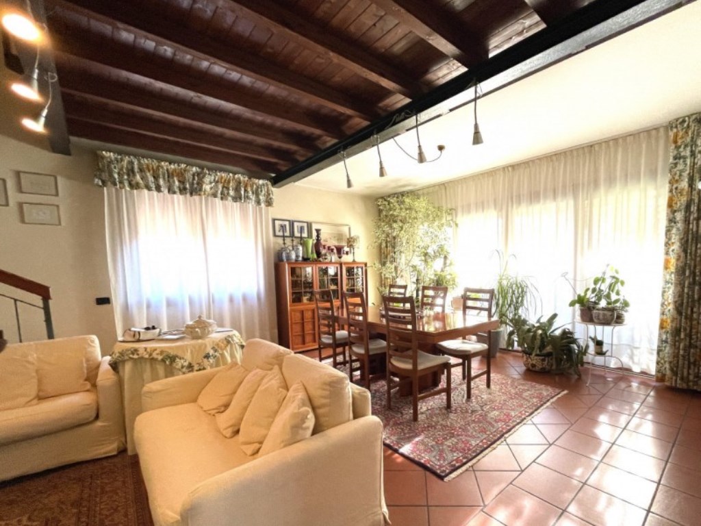 Villa in vendita a Castelfranco Veneto via larga