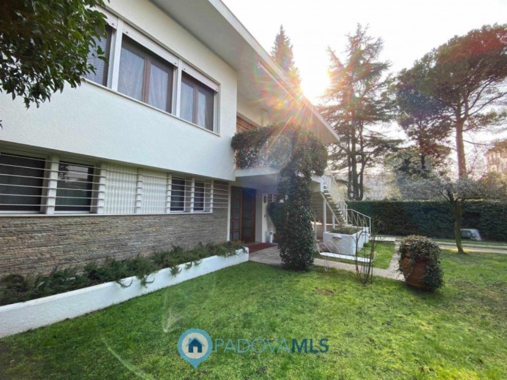 Villa in vendita ad Abano Terme viale Mazzini